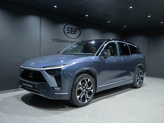 NIO ES8 3 of 18