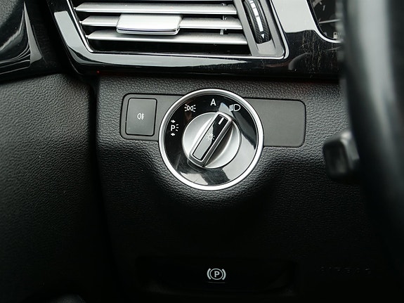 Mercedes-Benz E220 13 of 19