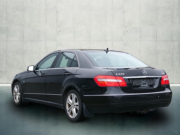 Mercedes-Benz E220 3 of 19