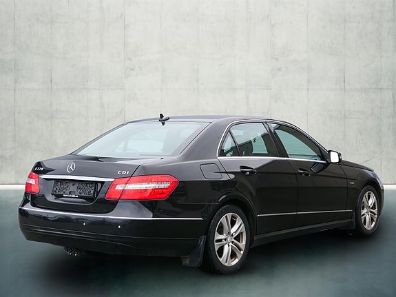 Mercedes-Benz E220 5 of 19