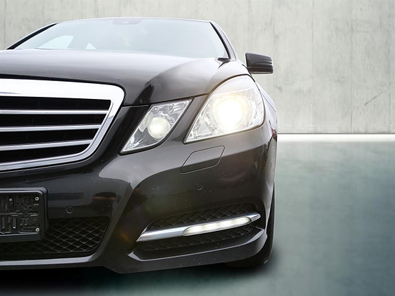 Mercedes-Benz E220 9 of 19
