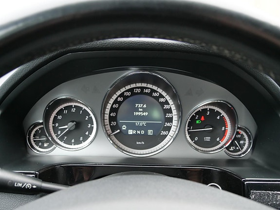 Mercedes-Benz E220 12 of 19