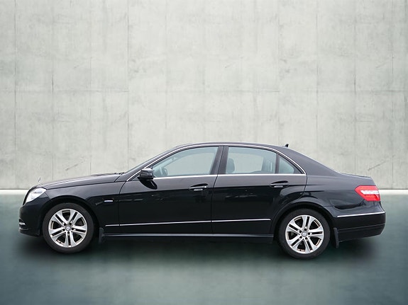 Mercedes-Benz E220 2 of 19