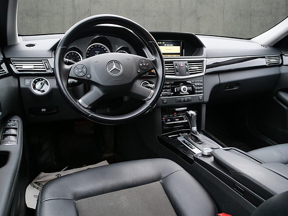Mercedes-Benz E220 11 of 19