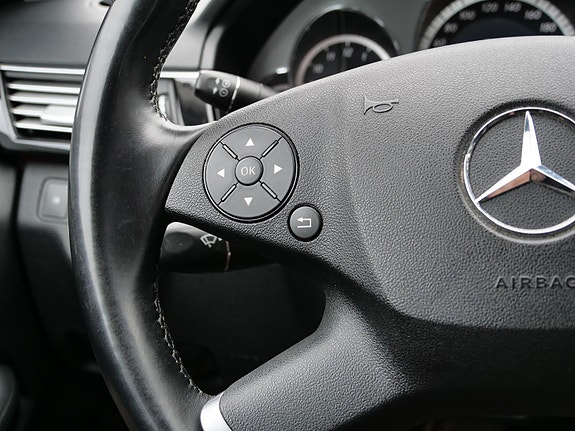 Mercedes-Benz E220 18 of 19