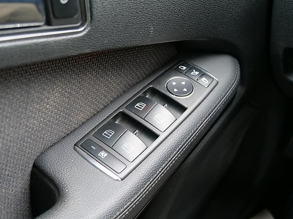 Mercedes-Benz E220 14 of 19