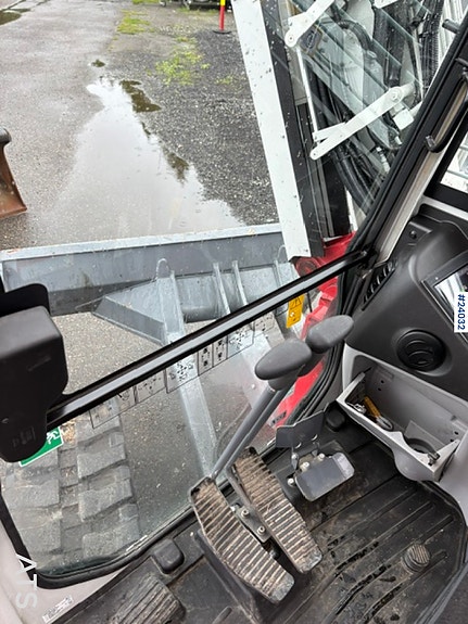 Takeuchi TB280FR gravemaskin m/ pusseskuffe og rototilt, kun 260 timer 23 of 29