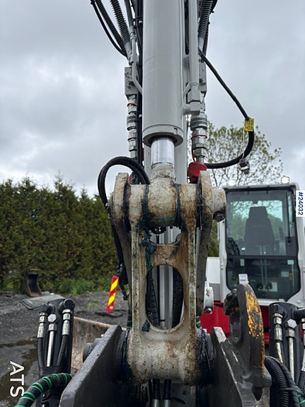 Takeuchi TB280FR gravemaskin m/ pusseskuffe og rototilt, kun 260 timer 10 of 29