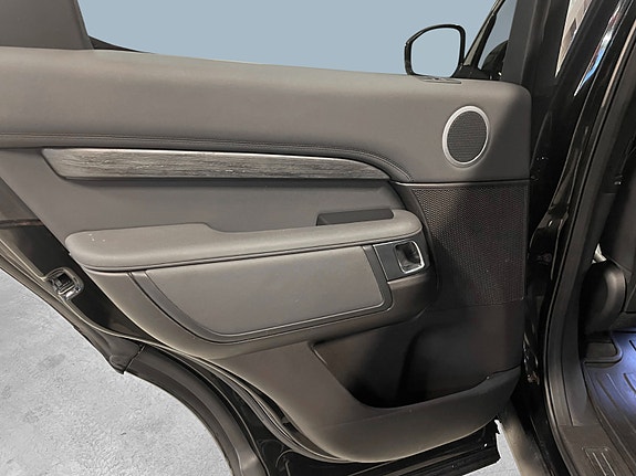 Land Rover Discovery 16 of 29