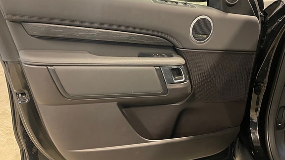 Land Rover Discovery 17 of 29