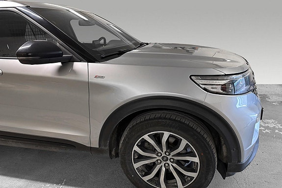 Ford Explorer 12 of 14