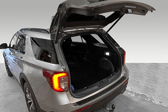 Ford Explorer 9 of 14