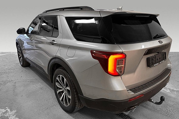 Ford Explorer 2 of 14