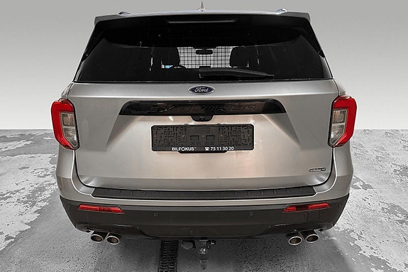 Ford Explorer 10 of 14
