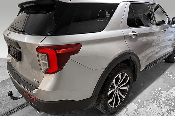 Ford Explorer 11 of 14
