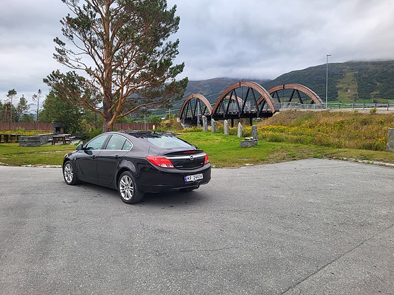 Opel Insignia 2 of 5