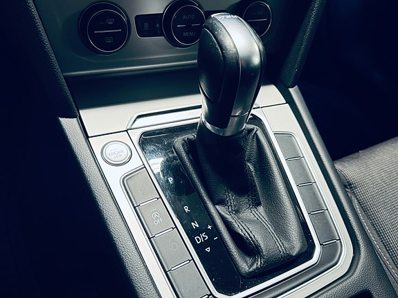 Volkswagen Passat 16 of 19