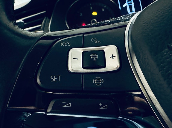 Volkswagen Passat 12 of 19