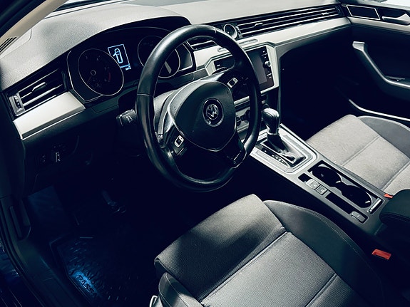 Volkswagen Passat 11 of 19