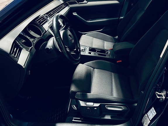 Volkswagen Passat 10 of 19