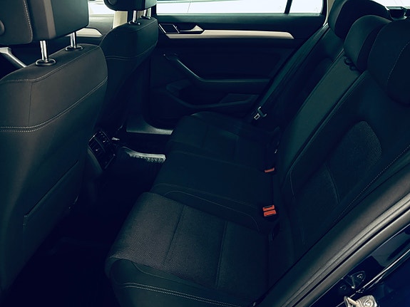 Volkswagen Passat 9 of 19