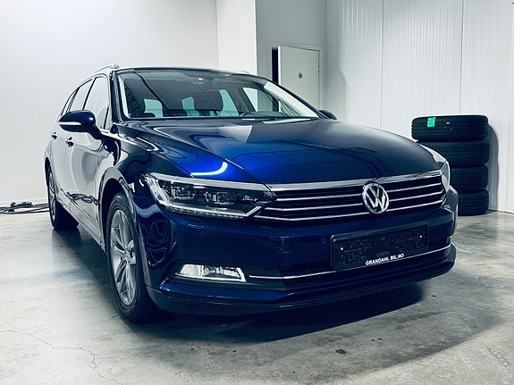 Volkswagen Passat 3 of 19