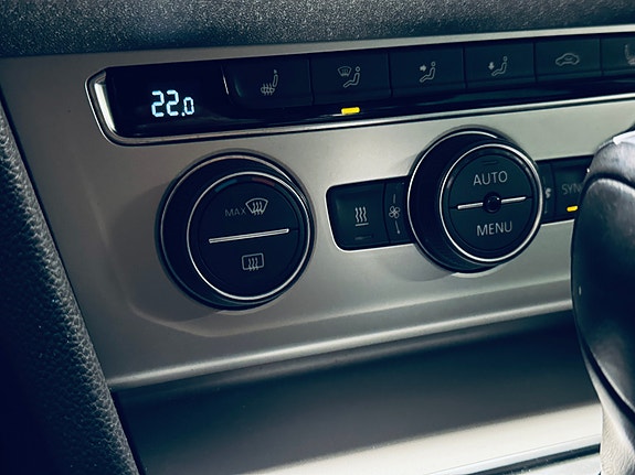 Volkswagen Passat 17 of 19