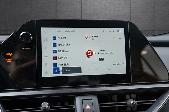 Lexus UX300e 15 of 19
