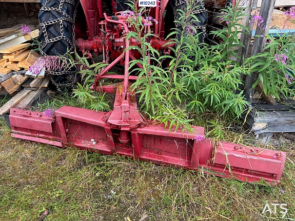Volvo BM 400 Traktor - Frontlaster, skuffe og skjær 13 of 24