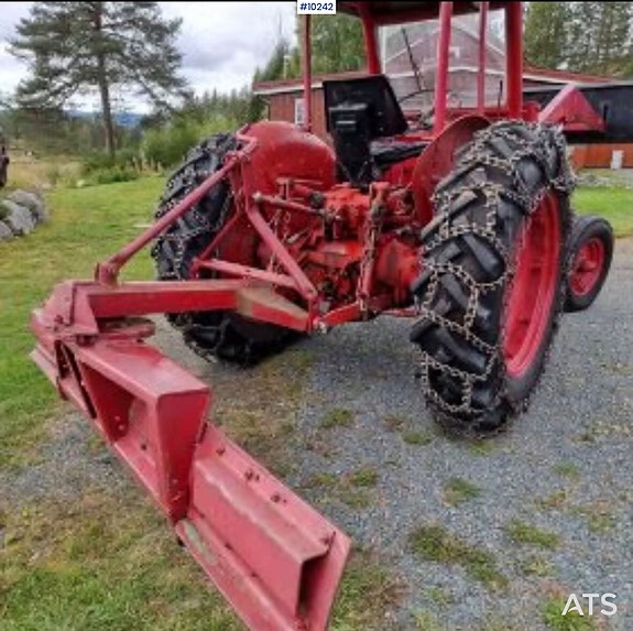 Volvo BM 400 Traktor - Frontlaster, skuffe og skjær 11 of 24