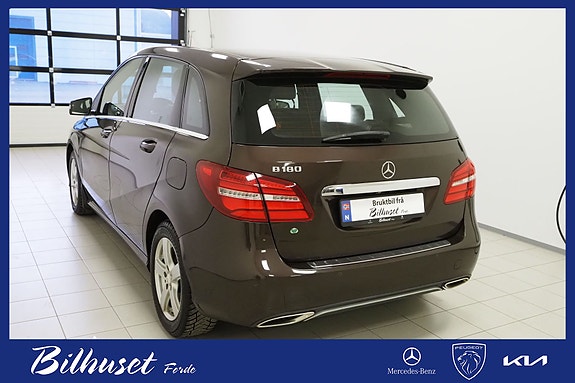 Mercedes-Benz B180 2 of 21