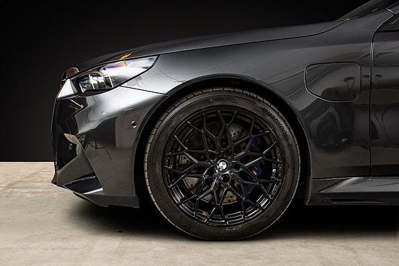 BMW M5 4 of 27