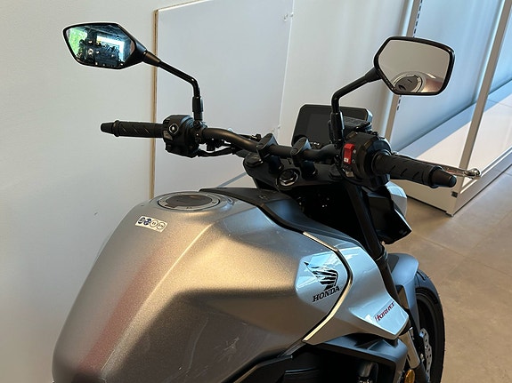 Honda CB750 Hornet E-Clutch - Kampanje! Få med 5.000,- i ekstrautstyr eller kjøreutstyr 5 of 8
