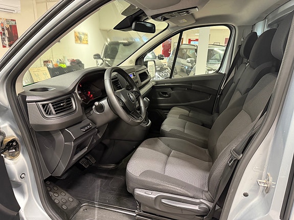 Renault Trafic 10 of 21