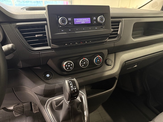 Renault Trafic 13 of 21