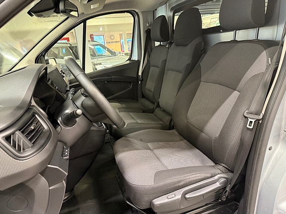 Renault Trafic 11 of 21