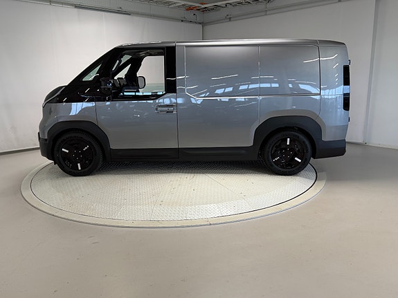 Kia PV5 8 of 30