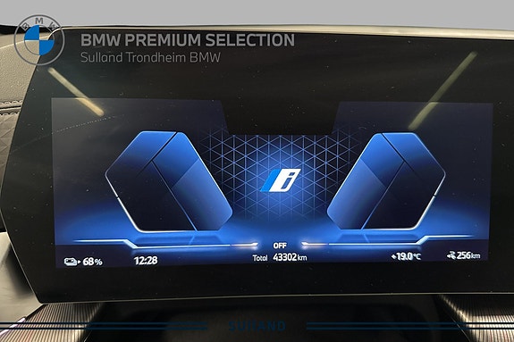BMW iX2 14 of 30