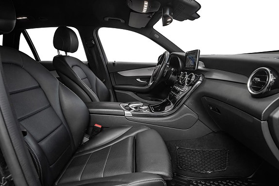 Mercedes-Benz GLC350 e 24 of 25