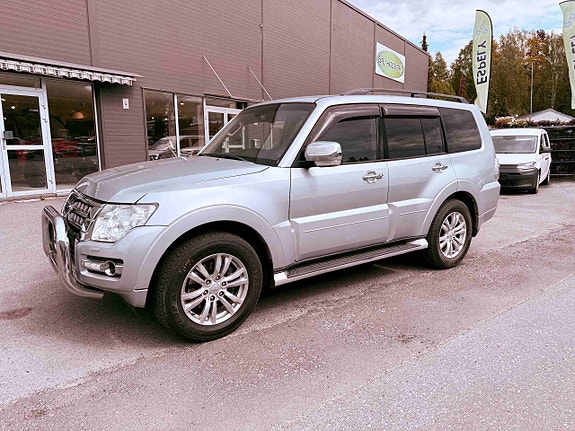 Mitsubishi Pajero 8 of 16