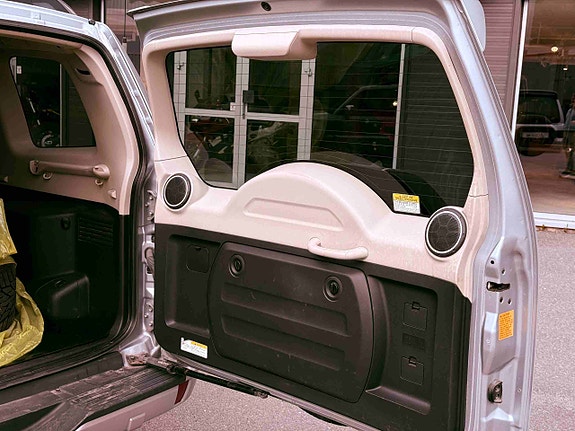 Mitsubishi Pajero 11 of 16
