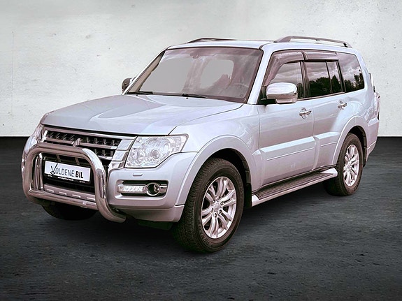Mitsubishi Pajero 2 of 16