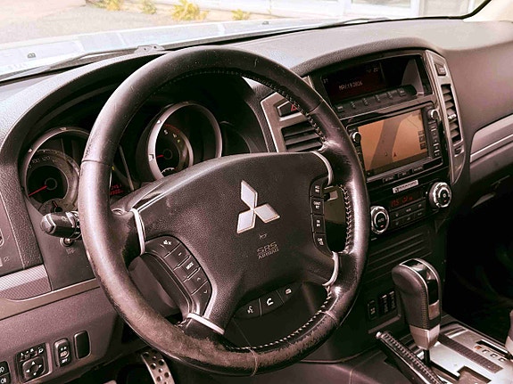 Mitsubishi Pajero 16 of 16