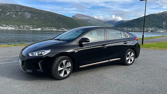 Hyundai IONIQ 2 of 30