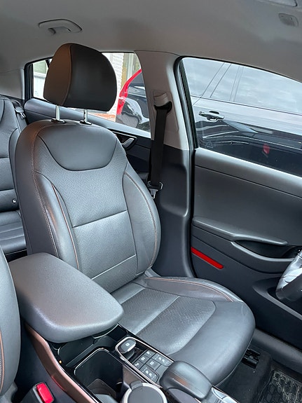 Hyundai IONIQ 27 of 30