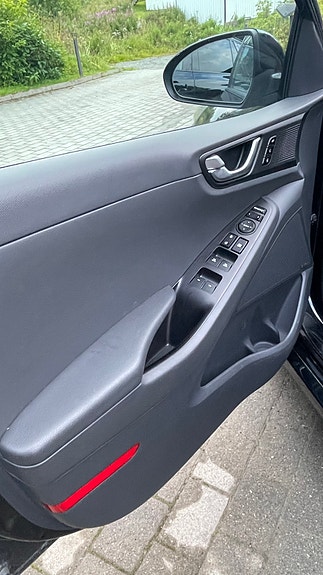 Hyundai IONIQ 16 of 30