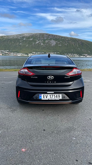 Hyundai IONIQ 8 of 30