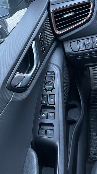 Hyundai IONIQ 22 of 30