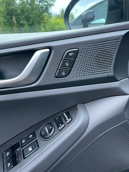 Hyundai IONIQ 19 of 30