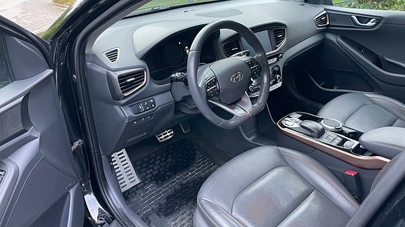 Hyundai IONIQ 12 of 30